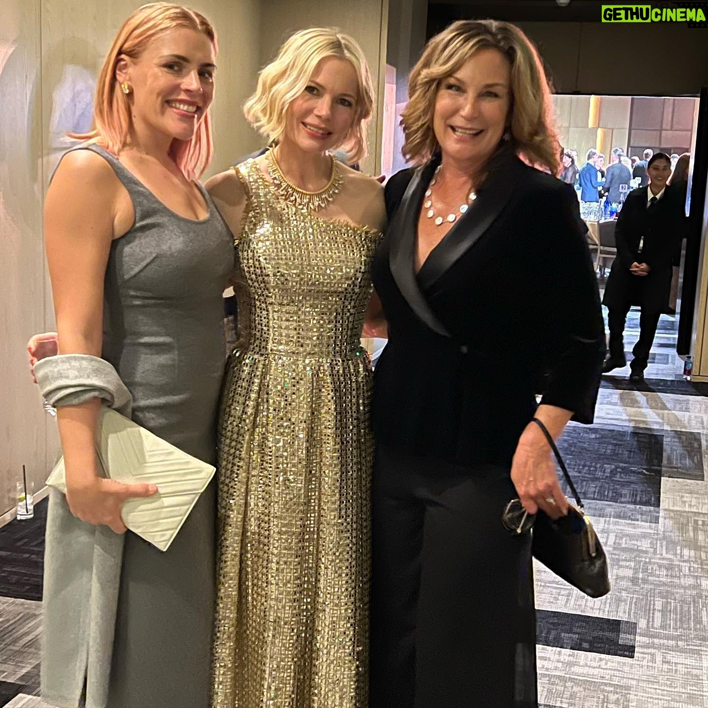 Banks Repeta - 15.1K Likes - My mom and some of her cast mates from Dawson’s Creek. #9ninarepeta #michellewilliams #busyphillips #dawsonscreek #criticschoice #losangeles
