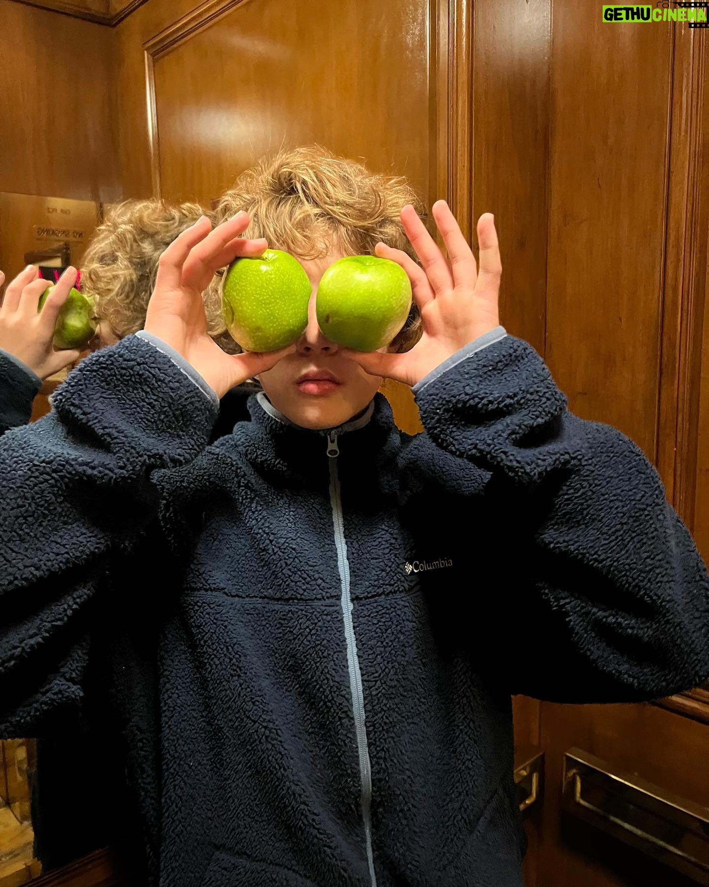 Banks Repeta - 35K Likes - #appleofmyeye #artiseverywhere #watchwhereyouaregoing
