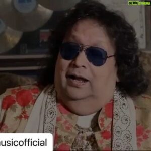 Bappi Lahiri Instagram - #Repost @jujumusicofficial with @make_repost
・・・
Christmas and happy songs go hand-in-hand and this is one of my most favorite festive renditions with @bappilahiri_official_ and @bappa.b.lahiri ❤

It's a warm hug from the iconic 70s song, Aao Tumhe Chaand Pe Le Jaaye, beautifully amalgamated with the merriness of Christmas carols🎄

#AaoTumheChaandPeLeJaye #AnuradhaJuju #BappiLahiri #JujuProductions #HindiCoverSong #SongCovers #70sSongs #indiansinger