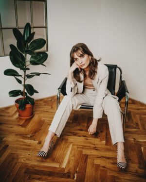 Bára Vávrová Instagram - @sony.czsk & @odeta_paumerova. With my all time favourite GM 35mm f/1.4 
#chapter #holesovice #praha #sonyalpha #bealpha