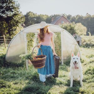 Bára Vávrová Instagram - Never shared pictures from @farma_pod_holendry. Few snaps of a beautiful (yet sometimes also a bit rough) little world created by two cool people who I’m blessed to call friends. 

#farming #jeseniky #czechia