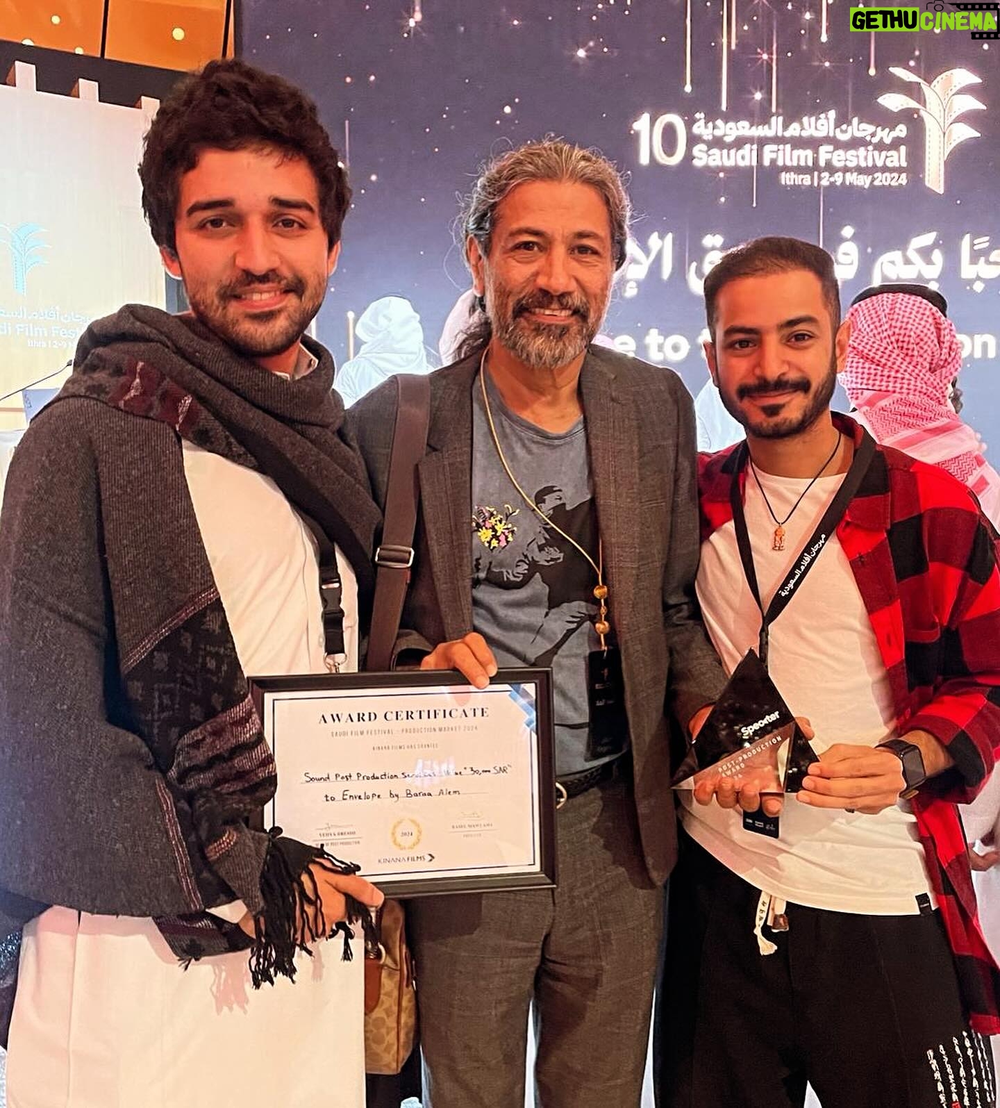 Baraa Alem - 3.2K Likes - فيلمنا القصير الأوّل يحصل على منحة دعم الإنتاج وجائزتين لخدمات ما بعد الإنتاج من سوق #مهرجان_أفلام_السعودية ، خطوة أولى في بداية رحلة طويلة. إيمان لجنة التحكيم بأن قصّتنا تستحق أن تُروى يحفّزنا أكثر أن نحكيها.
Our first short film received production fund and two awards for post-production in the #Saudi_Film_Festival market, a first step at the beginning of the journey.
شكراً لجنة التحكيم، شكراً للمهرجان، وشكراً @specterprod و @kinanafilms على إيمانهم في صوتنا.
#ظرف … قريباً.
إخراج: براء عالِم
كتابة: إسماعيل الحسن @som3h.h
منتج: إياد يماني @eyad_kyamani
منتج مشارك: عبد الله عرابي @a.orabi3
منتج مشارك: سليم حمصي @saleemhomsi
منسّق إنتاج: عبادي الشاطري @abady_faisal
والفريق يكبر ..
في الصورة الأولى إياد يماني، صديق البدايات، المؤمن والداعم والشغوف الأوّل، مصدر الأمان في كل معركة فنيّة نخوضها.
في الصورة الثانية أحمد الملّا، رمز الشعر والسينما والإدارة والتواضع، المحارب الملهم، الساعي دوماً لتحقيق أسمى معاني الإنسانية.
شكراً جزيلاً.