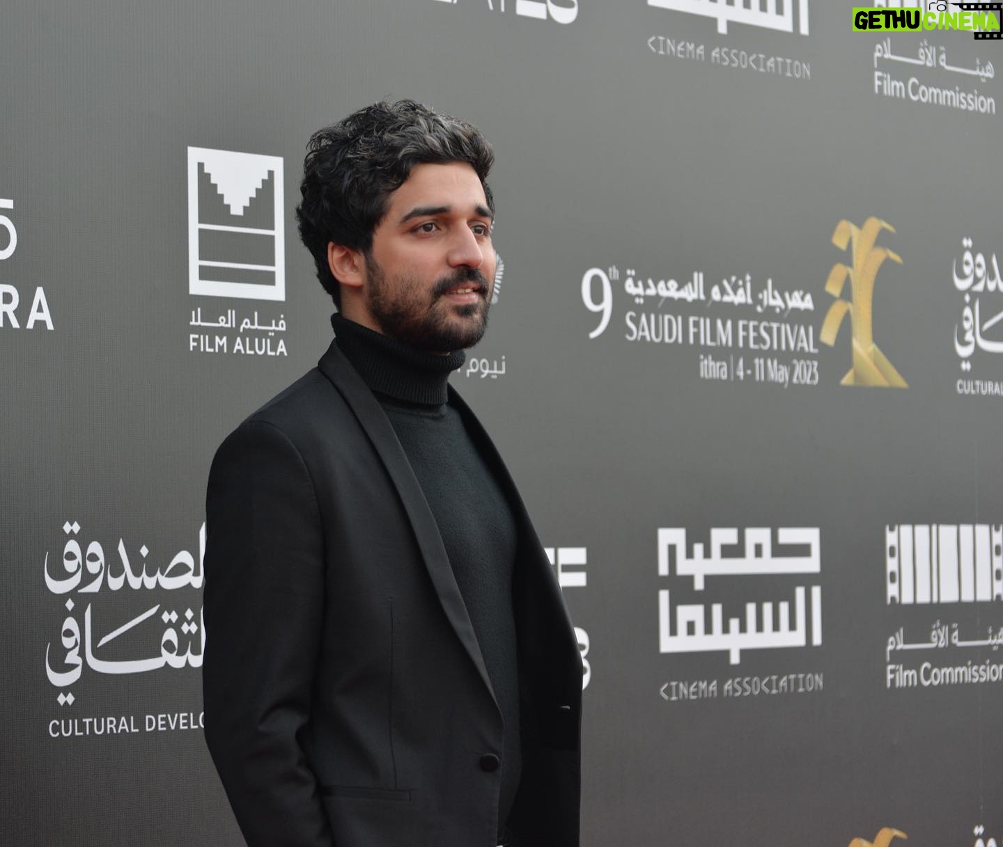 Baraa Alem - 3.8K Likes - الأصدقاء في #مهرجان_أفلام_السعودية ، هذا اللي يخلي مهرجاننا أقرب للعيد بالنسبة لي، نتجمّع، نشتغل، نلعب، نسهر وأكيد نشوف أفلاااام
My friends in @saudifilmfestival , that’s what makes it more of our version of Eid, we reunite, talk work, play, and of course watch alot of films.
📷 By @n9jy