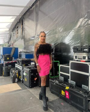 Barbara Moleko Instagram - Kæmpe tak @smukfest elsker jer!
Tak for glam @mortenkongsbak @soerenleschmidt