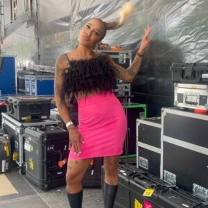 Barbara Moleko Instagram - Kæmpe tak @smukfest elsker jer!
Tak for glam @mortenkongsbak @soerenleschmidt