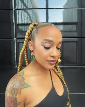 Barbara Moleko Instagram - Finale om en uge… jeg kommer til at savne mit glam-hold!!! Tak @mortenkongsbak for altid at få mig til at ligne en million.. og @ask4braids for det sejeste braiding ever!!