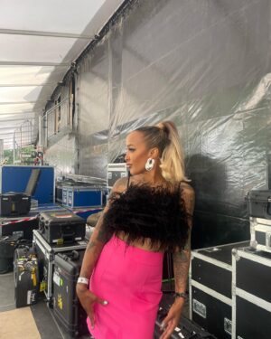 Barbara Moleko Instagram - Kæmpe tak @smukfest elsker jer!
Tak for glam @mortenkongsbak @soerenleschmidt