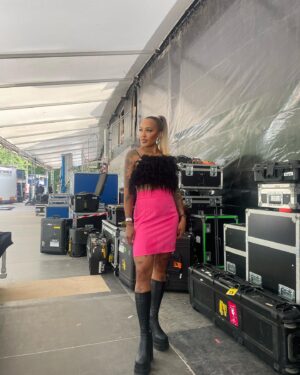 Barbara Moleko Instagram - Kæmpe tak @smukfest elsker jer!
Tak for glam @mortenkongsbak @soerenleschmidt