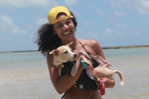 Bárbara Sut Instagram - Greta perdeu o medo de agua em Pernambuco. Fizemos um book em Carneiros e cada foto é uma pepita de boas energias e amor! :)
.
Vou deixar mais momentos desse dia nos stories! 🐏
.
#carneiros #praiadecarneiros #pernambuco #brasil #nordeste #nordestebrasileiro #brasil #fotografia #pe #cachorros #cachorrosfofos #verão #summer #praia #felicidade #sutsontheroad #familia #energialinda