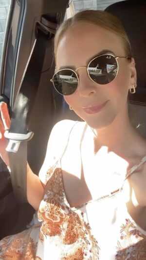 Barbora Balúchová Instagram - Ženy bola som vyskúšat skvelé ošetrenie
⚜️Exozómy obsahujú početné rastové faktory, protizápalové cytokíny a genetické materiály zodpovedné za reparáciu tkanív a imunitnú moduláciu. 
Ovplyvňujú regeneráciu pokožky, podporujú hojenie a udržanie pevnosti. 
💦Tento produkt hydratuje pokožku pomocou kyseliny hyalurónovej. Ďalej obsahuje retinol a kyselinu askorbovú, ktoré pôsobia proti vráskam a rozjasňujú pleť.

✅️Exozómy ASCE v patentovanej technológii ExoSCRTTM boli vyvinuté ako nová generácia
regeneračná terapia a terapia spomaľujúca starnutie. Exozómy ASCE sú extracelulárne vezikuly o veľkosti nanometrov, ktoré sú najdôležitejším sprostredkovateľom medzibunkovej komunikácie a majú dve funkcie: •regenerácia pokožky 
•protizápalové pôsobenie 

Indikácia pre použitie ASCE plus:
✔️Rozšírené póry a začervenanie
✔️Strata jasu a vitality pleti
✔️Drsná a suchá koža
✔️Ochabnutá koža, ktorá stratila svoju pružnosť
✔️Aknózna pleť s jazvami po akné
✔️Koža so zhoršenou schopnosťou regenerácie
✔️Citlivá a tenká pokožka náchylná