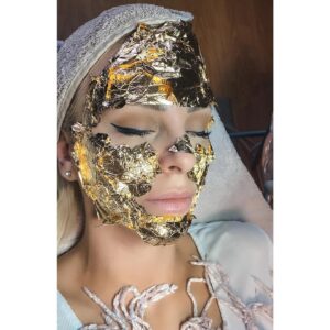 Barbora Balúchová Instagram - 🏆GOLD ošetrenie @freya_medical 🏆

Stimuluje metabolizmus pokožky a intenzivne rozjasnenie pleti.
Ich regeneracnčná sila pôsobí na bunky epidermy zušľachtuje mikrorelief k okamžitému vyhladeniu.

Vyživuje pokožku,  udržiava progresívnu hydrátaciu

Dodáva jas a chráni neuro-kožný systém tým, že posilnuje obranyschopnost, vyživuje a revitalizuje pokožku