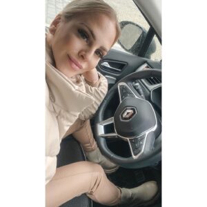 Barbora Balúchová Instagram - Už niekoľko rokov najspokojnejšia s @avis_slovakia . Najlepšia požičovňa🤍 ĎAKUJEM🙏
