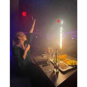 Barbora Balúchová Instagram - Celý týždeň ĎAKUJEM a nebude tomu inak ani dnes🙏 ĎAKUJEM za vás (vy viete), že vás mám a že som mohla spoznať tak krásnych ľudí s ktorými kráčame životom už dlhé roky🤍 Prežili sme si toho veľa a ja som za vás nesmierne vďačná. Toto už niesu len priateľstvá ste súčasťou rodiny. ĎAKUJEM ŽE VÁS MÁM🤍