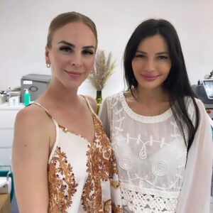 Barbora Balúchová Instagram - Pravidelne nás navštevuje krásna @barborabaluchovaofficial a pri poslednej návšteve sme sa venovali veľmi citlivej téme a to je INKONTINECIA 💦 
U nás na klinike máme rôzne ošetrenie na zmiernenie príznakov úniku moču, na spevňovanie panvového dna a tak isto aj kompletné poradenstvo v tomto smere. 
Preto sa nemusíte báť sa nám zdôveriť aj s takýmto problémom 👩‍⚕️