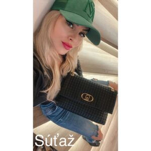 Barbora Balúchová Instagram - 🎁🎁🎁SÚŤAŽ🎁🎁🎁
Mám tu pre vás skvelú príležitosť vyhrať luxusnú kabelku Liu Jo od @dozetti.eu , ktorú viete skvele kombinovať🤍 Nezabúdajte že o chvíľku sú tu Vianoce a keď nie pre seba možno poteší niekoho blízkeho🎄
Podmienky súťaže:
🎁 follow @dozetti.eu 
🎁 follow @barborabaluchovaofficial 
🎁 označ 2 kamarátky 
🎁 daj like na túto fotku

Súťaž trvá 7 dní. Držíme palce🍀

☑️SÚŤAŽ nie je nijakým spôsobom sponzorovaná, schválená alebo prepojená s Instagramom