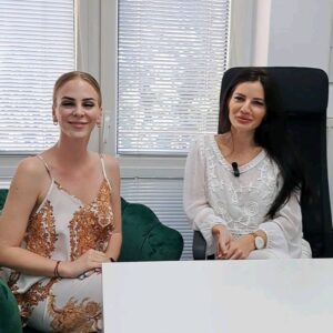 Barbora Balúchová Instagram - Pravidelne nás navštevuje krásna @barborabaluchovaofficial a pri poslednej návšteve sme sa venovali veľmi citlivej téme a to je INKONTINECIA 💦 
U nás na klinike máme rôzne ošetrenie na zmiernenie príznakov úniku moču, na spevňovanie panvového dna a tak isto aj kompletné poradenstvo v tomto smere. 
Preto sa nemusíte báť sa nám zdôveriť aj s takýmto problémom 👩‍⚕️