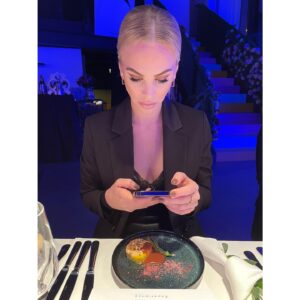 Barbora Balúchová Instagram - Ďakujem za pozvanie na degustačné menu. Včerajší večer bol pre mňa milovníčku jedla zážitok.🤍
@iggispokojny