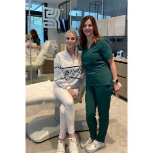 Barbora Balúchová Instagram - Ďakujem za najlepšie služby @skinklinik.sk a pani doktorke Martinke Hlavatej🤍 tentokrát sme robili botox na ktorý chodím 2x ročne. Dámy na aké procedúry nedáte dopustiť vy?