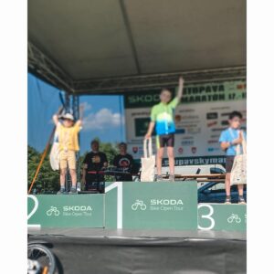 Barbora Balúchová Instagram - 🥇🥇🥇
Včera 3 krát po sebe obhájil Alexko prvenstvo v bicyklovaní🚴🏻#stupavskymaraton Sme na teba všetci veľmi pyšní🤍 MILUJEM ŤA
