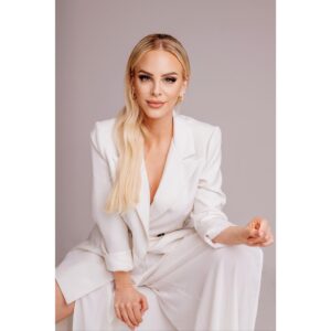 Barbora Balúchová Instagram - Ženy ak chcete krásne fotky alebo make-up alebo oboje odporúčam vám @suzan.m_photographer a @viktoriaxmakeup Kočky ďakujem práca s vami bola úžasná🤍 teším sa na budúce🍀