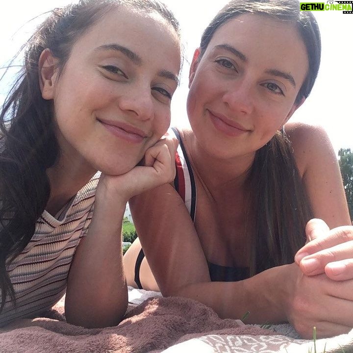 Barbora Černá - 1.3K Likes - 👩🏻👩🏻❤️🌲 in Swiss.
Noizy Birds - Raphael Treza