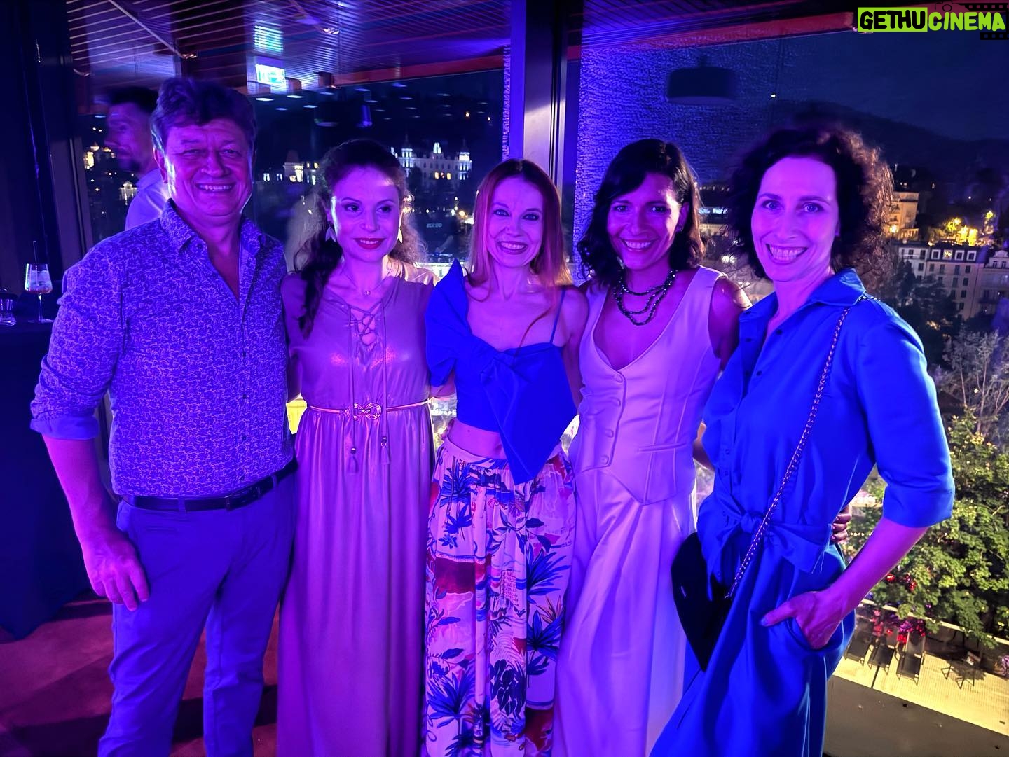 Barbora Fišerová - 16 Likes - Parta na party….Lór&Natuzzi party…Kviff..Hotel Thermal…party time se skvělou partou… díky za krásný večer …🥳🎬
#kviff#partycas#partytime#lor#natuzzi#hotelthermal#karlovyvary#filmovyfestival#romanagoscikova#kareljanak#andreamachalikova#evaalner#barafiserova#parta#dekuji