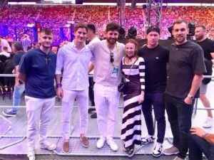 Barbora Fišerová Instagram - Největší zážitek ze včerejšího Oktagonu pro mě bylo setkání se zlatýma klukama 🏒🇨🇿❤️🙏
#ceskyhokej#mistrisveta#zlatikluci#cesko