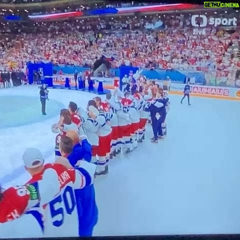 Barbora Fišerová - 9 Likes - Nádherný okamžik … zlato pro celé Česko❤️🇨🇿🏒🏆🥇
Z celého srdce děkujeme… Jedna země, jedno srdce❤️