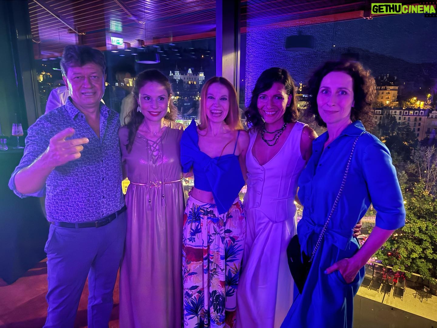 Barbora Fišerová - 16 Likes - Parta na party….Lór&Natuzzi party…Kviff..Hotel Thermal…party time se skvělou partou… díky za krásný večer …🥳🎬
#kviff#partycas#partytime#lor#natuzzi#hotelthermal#karlovyvary#filmovyfestival#romanagoscikova#kareljanak#andreamachalikova#evaalner#barafiserova#parta#dekuji