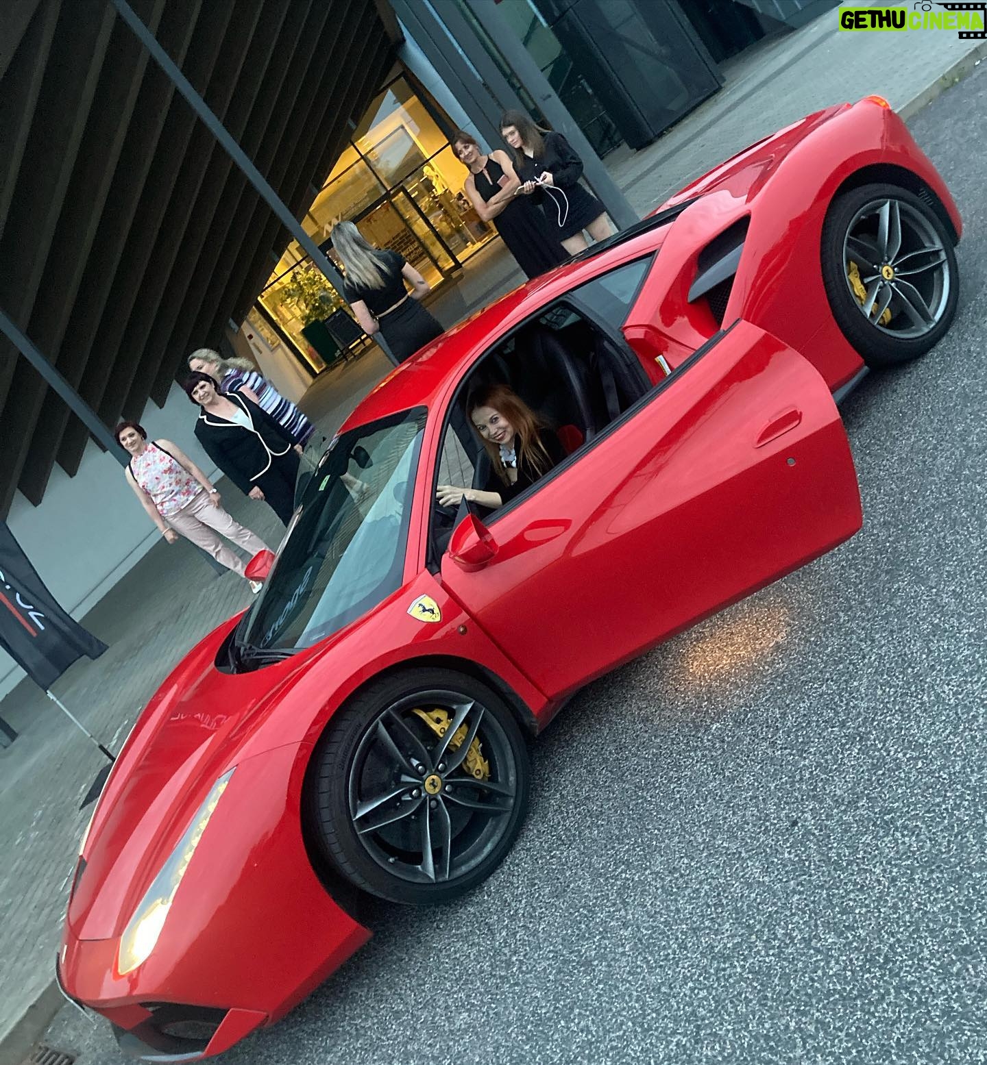 Barbora Fišerová - 15 Likes - To byla jízda … v červeném 🚘🏎️
#ferarri#mladoboleslavskyfilmovyfestival#mladaboleslav#tobylajizda#slavnostnizakonceni#rychlost#auta#vitrvevlasech