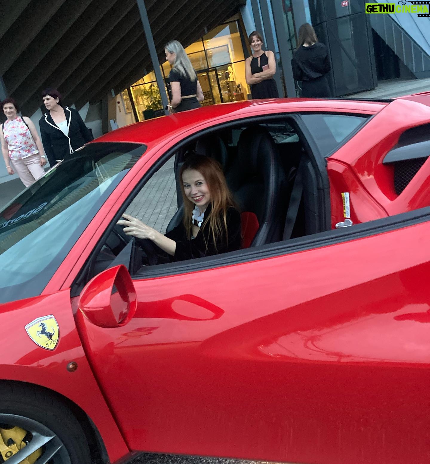 Barbora Fišerová - 15 Likes - To byla jízda … v červeném 🚘🏎️
#ferarri#mladoboleslavskyfilmovyfestival#mladaboleslav#tobylajizda#slavnostnizakonceni#rychlost#auta#vitrvevlasech