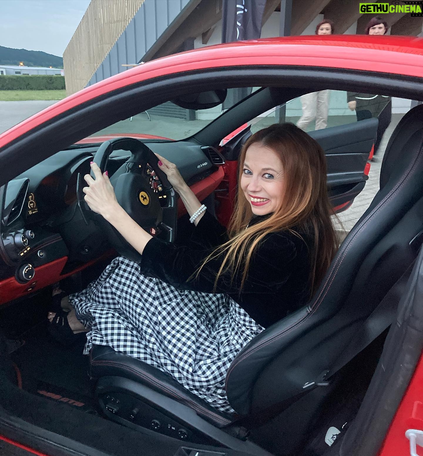 Barbora Fišerová - 15 Likes - To byla jízda … v červeném 🚘🏎️
#ferarri#mladoboleslavskyfilmovyfestival#mladaboleslav#tobylajizda#slavnostnizakonceni#rychlost#auta#vitrvevlasech