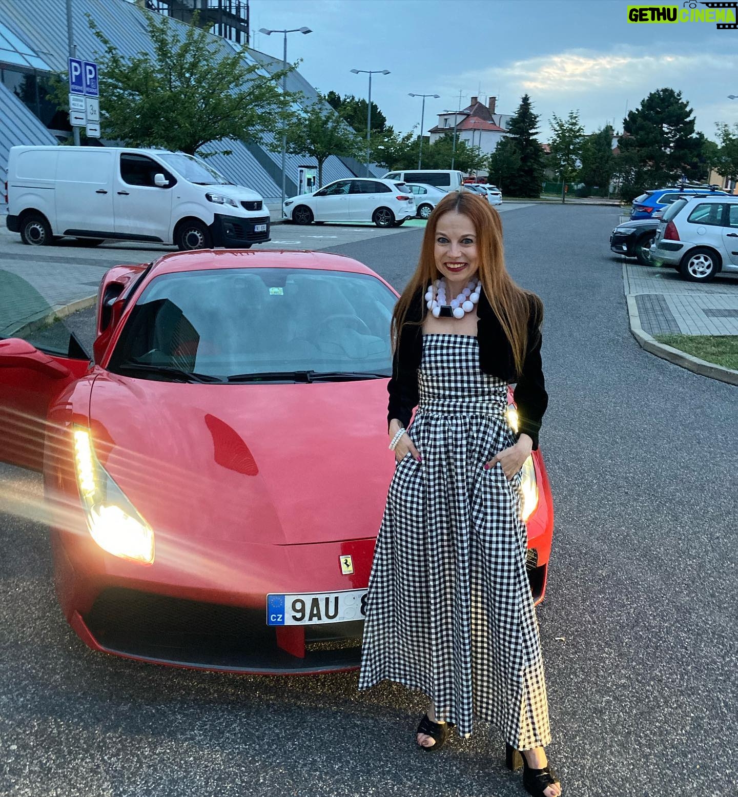 Barbora Fišerová - 15 Likes - To byla jízda … v červeném 🚘🏎️
#ferarri#mladoboleslavskyfilmovyfestival#mladaboleslav#tobylajizda#slavnostnizakonceni#rychlost#auta#vitrvevlasech