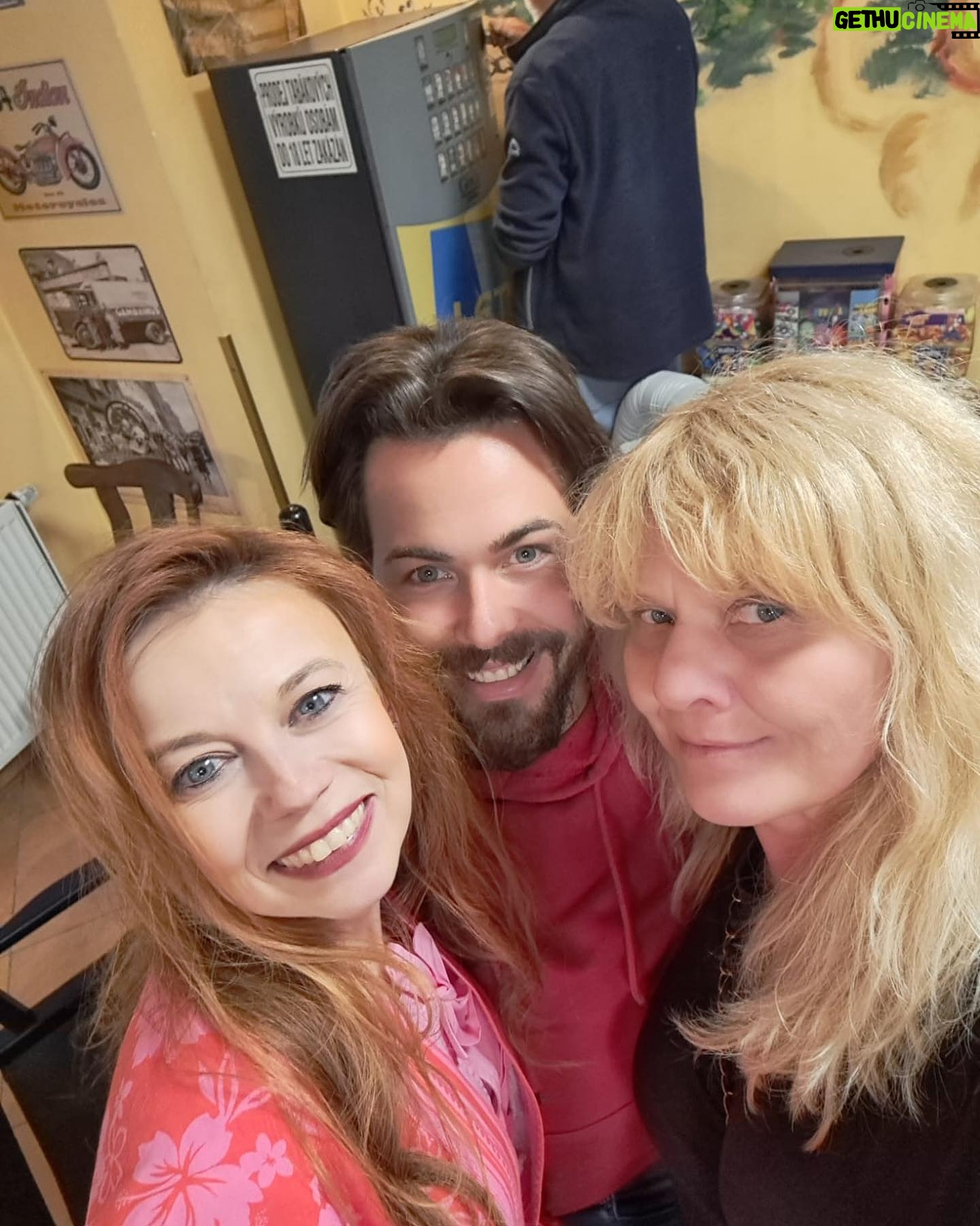 Barbora Fišerová - 29 Likes - Na place s bezva kolegy a štábem … něco se chystá 🎬
V kinech příští rok🎬❤️🙋♀️
#naplace#onset#nataceni#shooting#ceskyfilm#czechmovie#marie#smithproduktion