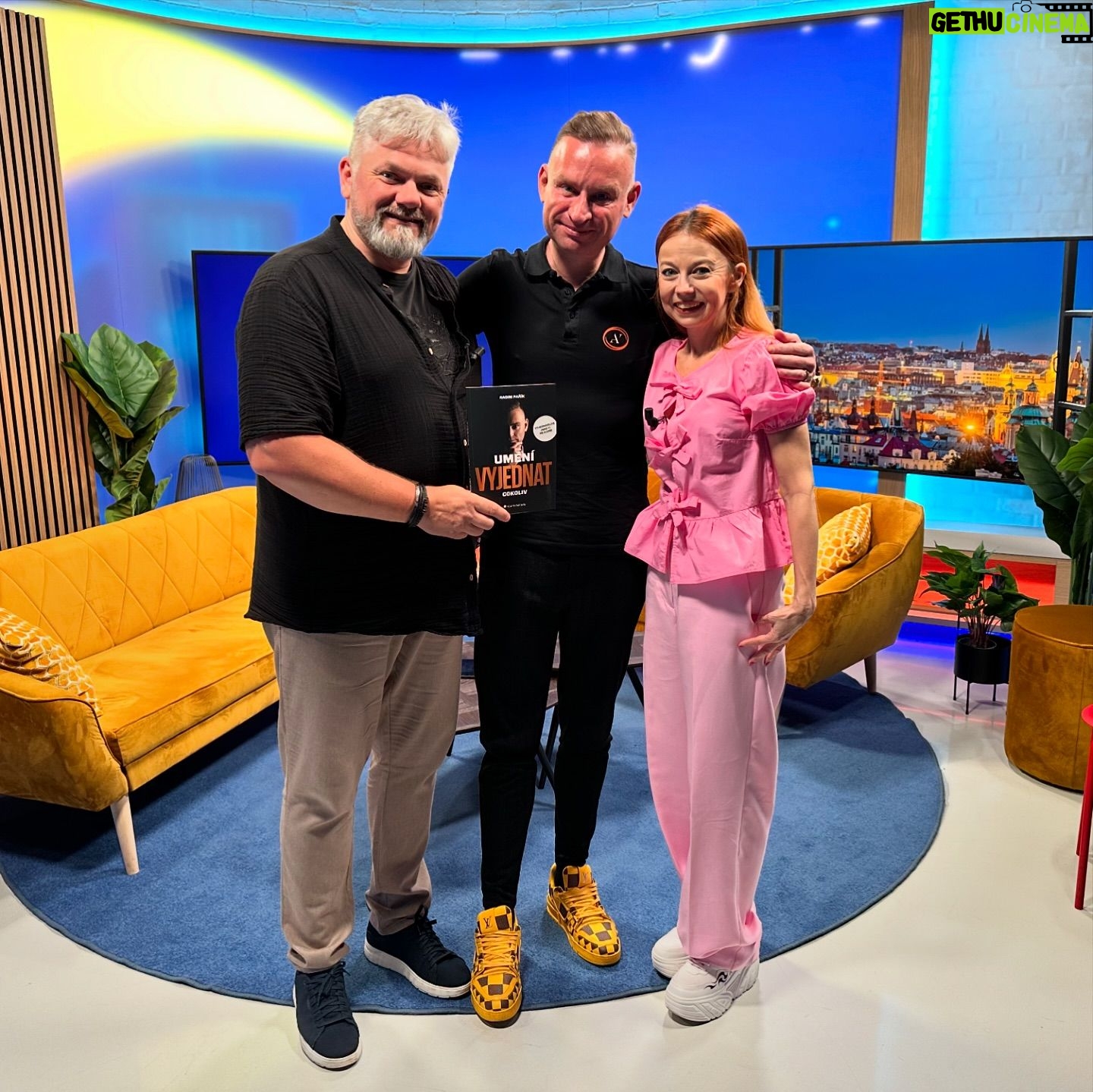Barbora Fišerová - 19 Likes - Dobrý večer @tva11oficialni @fiserovabara @josefmelen @kava_melen #amfora @petr_salava_amfora #vyjednavac