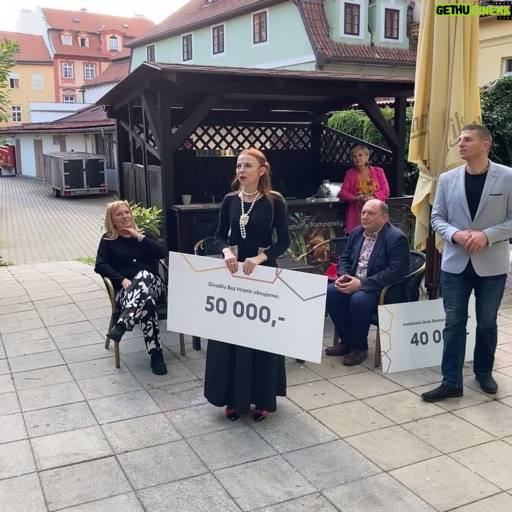 Barbora Fišerová - 24 Likes - Děkujeme za krásný dárek pro naše Divadlo Bez Hranic… měla jsem čest za celé divadlo převzít tento vzácný šek… Děkujeme a těšíme se na nové divadelní premiéry 🙏❤️