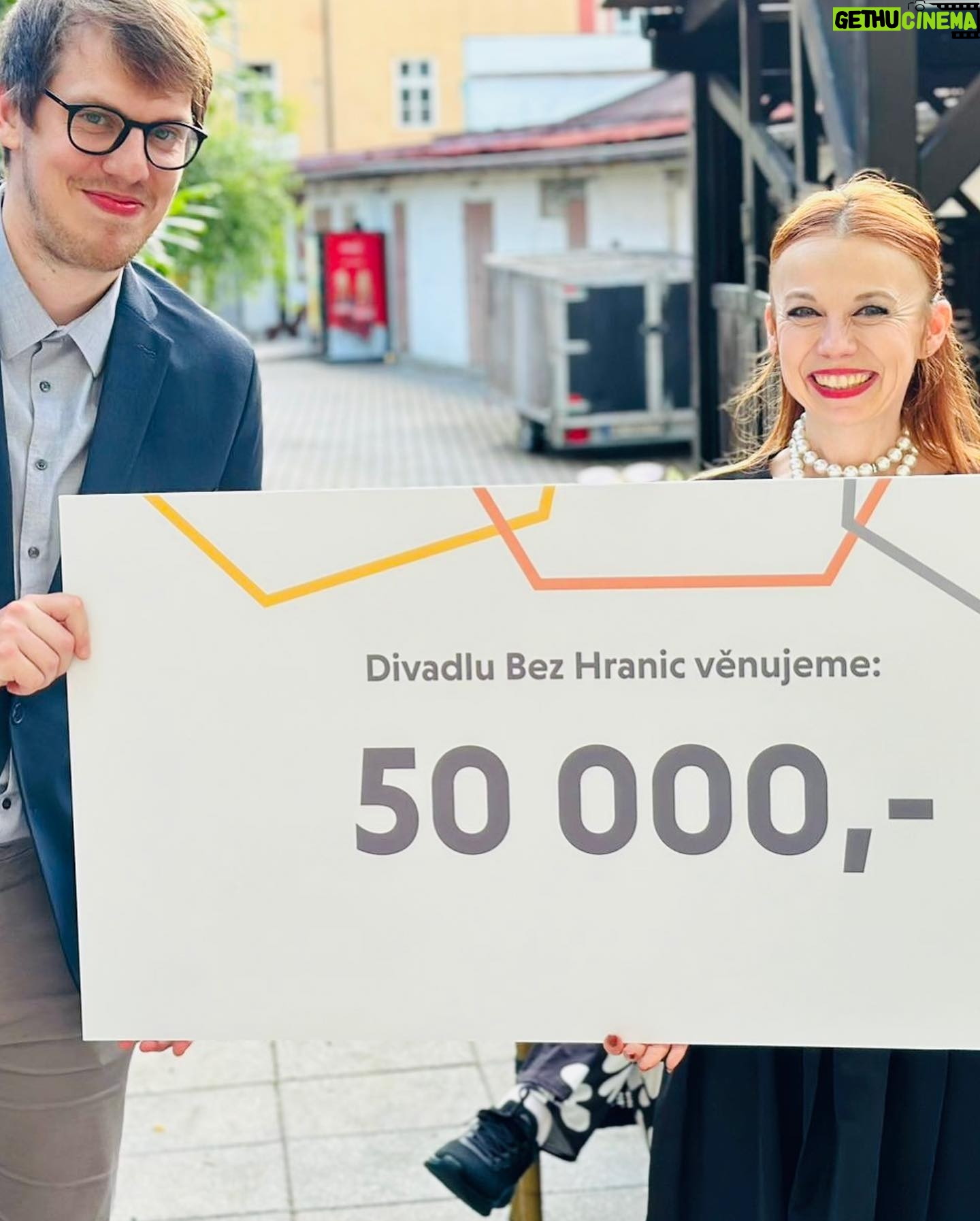 Barbora Fišerová - 38 Likes - Včera jsem měla čest převzít krásný dárek pro naše Divadlo Bez Hranic…děkujeme a těšíme se na novou divadelní sezónu a nové divadelní premiéry …. ❤️