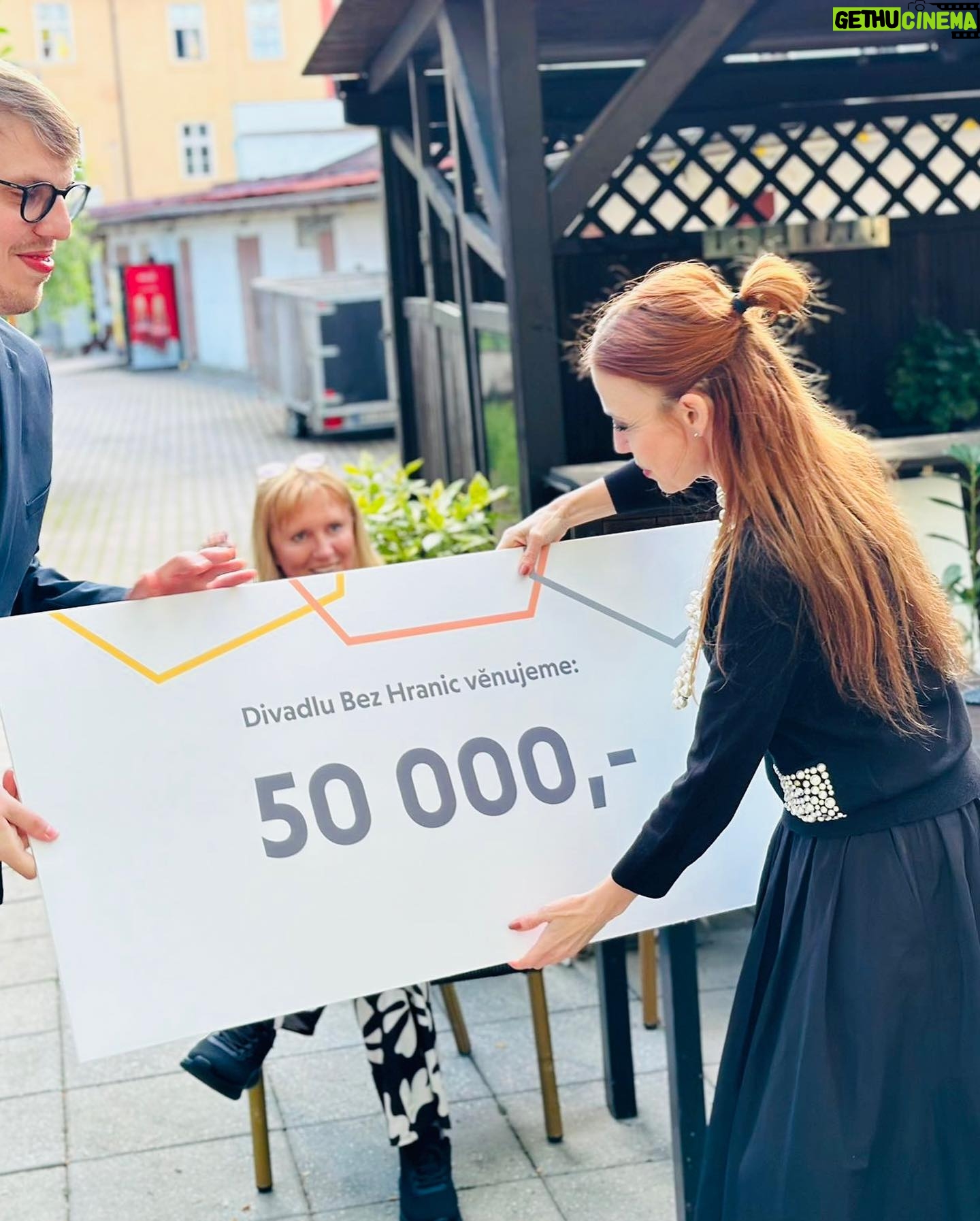 Barbora Fišerová - 38 Likes - Včera jsem měla čest převzít krásný dárek pro naše Divadlo Bez Hranic…děkujeme a těšíme se na novou divadelní sezónu a nové divadelní premiéry …. ❤️