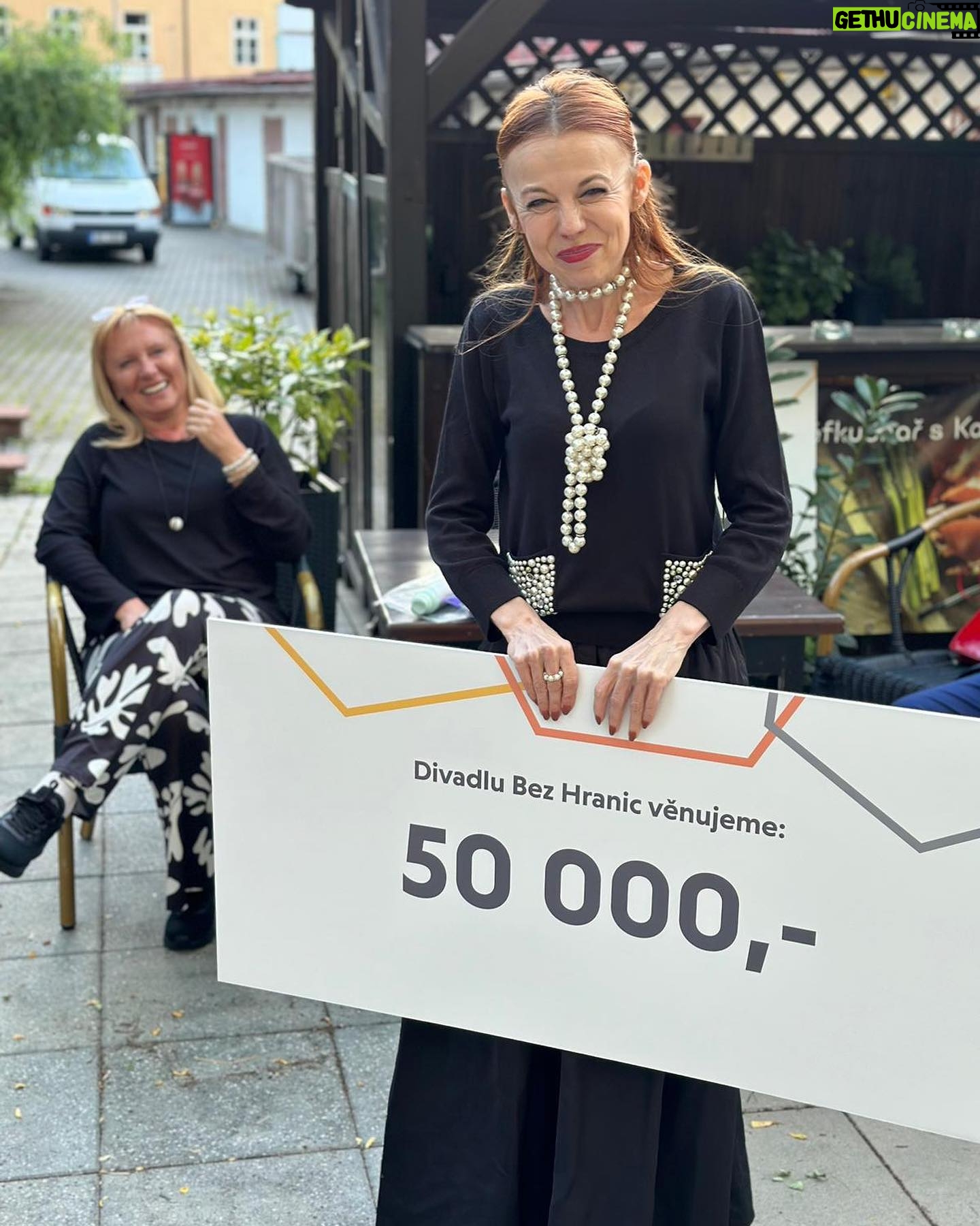 Barbora Fišerová - 38 Likes - Včera jsem měla čest převzít krásný dárek pro naše Divadlo Bez Hranic…děkujeme a těšíme se na novou divadelní sezónu a nové divadelní premiéry …. ❤️