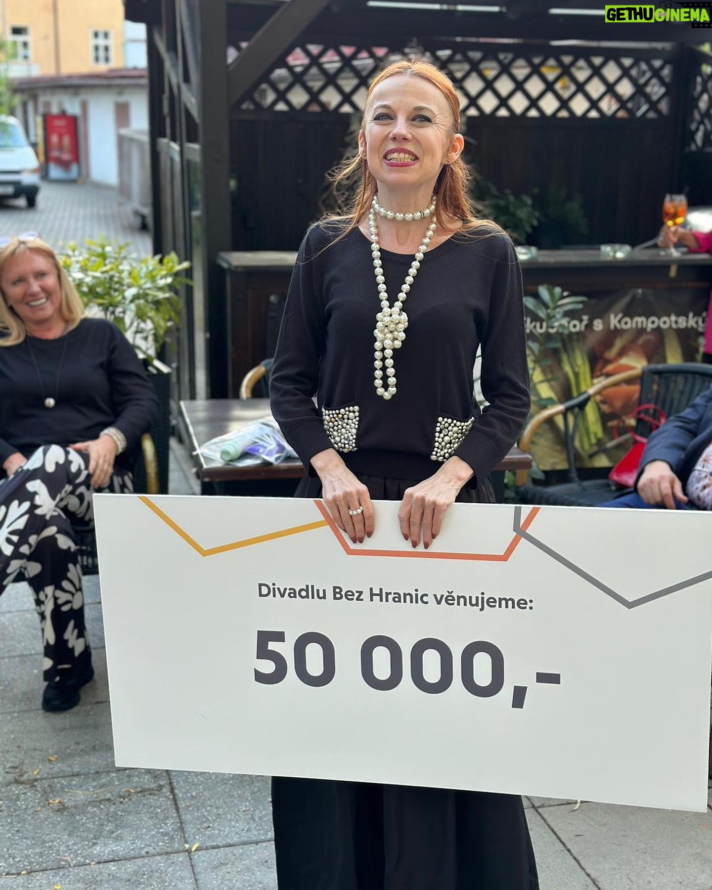 Barbora Fišerová - 38 Likes - Včera jsem měla čest převzít krásný dárek pro naše Divadlo Bez Hranic…děkujeme a těšíme se na novou divadelní sezónu a nové divadelní premiéry …. ❤️