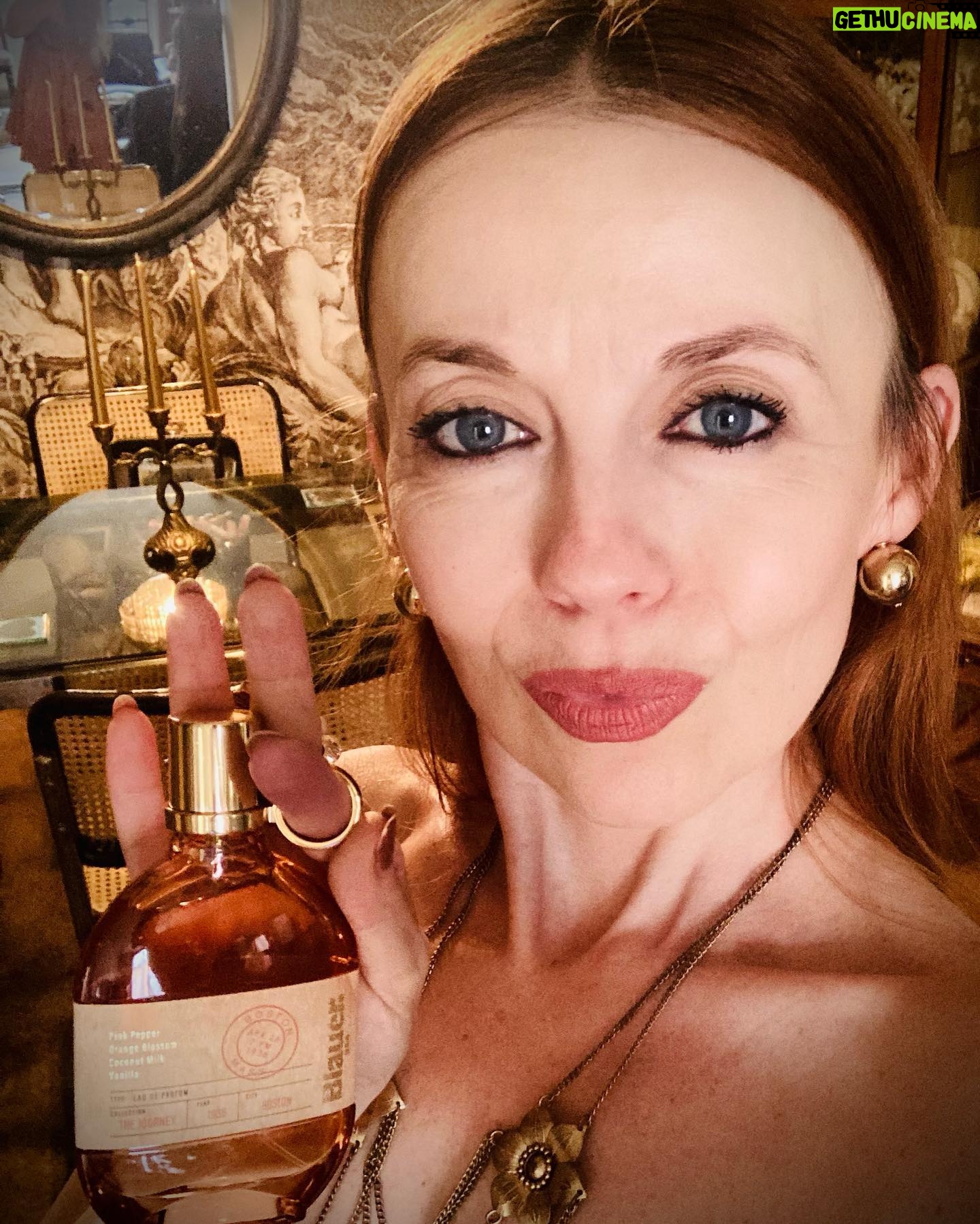 Barbora Fišerová - 19 Likes - originální…tajemná…smyslná…okouzlující vůně…
Pink Pepper, Orange Blossom, Coconut Milk a Vanilla…to vše je jen jeden parfém a tím je
Blauer Eau de parfume
Vyzkoušejte a okouzlete touto výjimečnou vůní…
@marionnaud_cr
#marionnaud#blauer#smyslnost#kouzlo#vyjimecnost#zenskost#vune