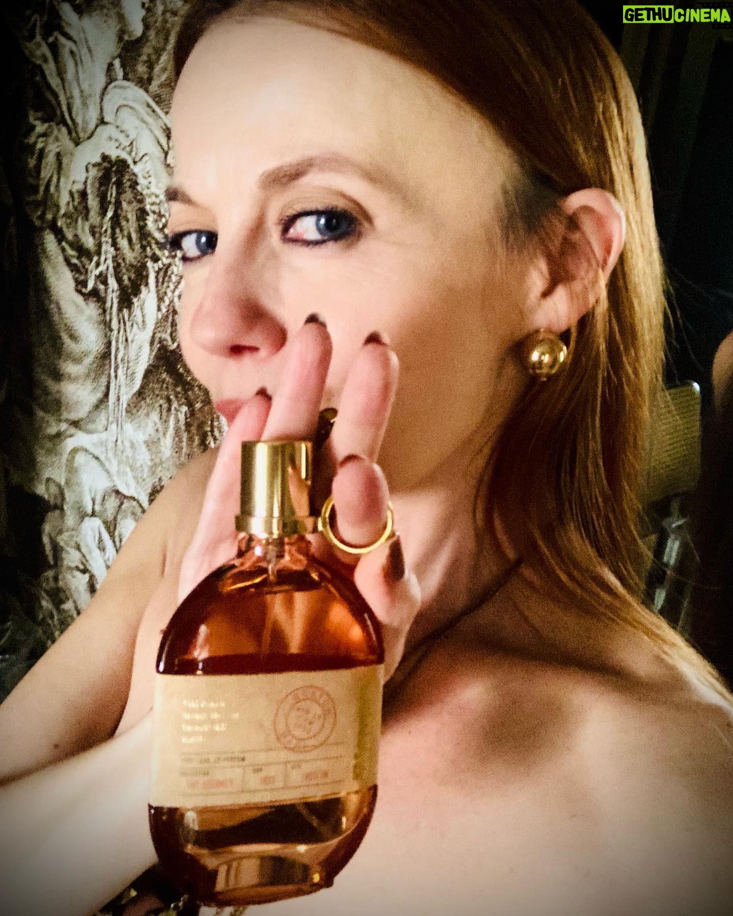 Barbora Fišerová - 19 Likes - originální…tajemná…smyslná…okouzlující vůně…
Pink Pepper, Orange Blossom, Coconut Milk a Vanilla…to vše je jen jeden parfém a tím je
Blauer Eau de parfume
Vyzkoušejte a okouzlete touto výjimečnou vůní…
@marionnaud_cr
#marionnaud#blauer#smyslnost#kouzlo#vyjimecnost#zenskost#vune