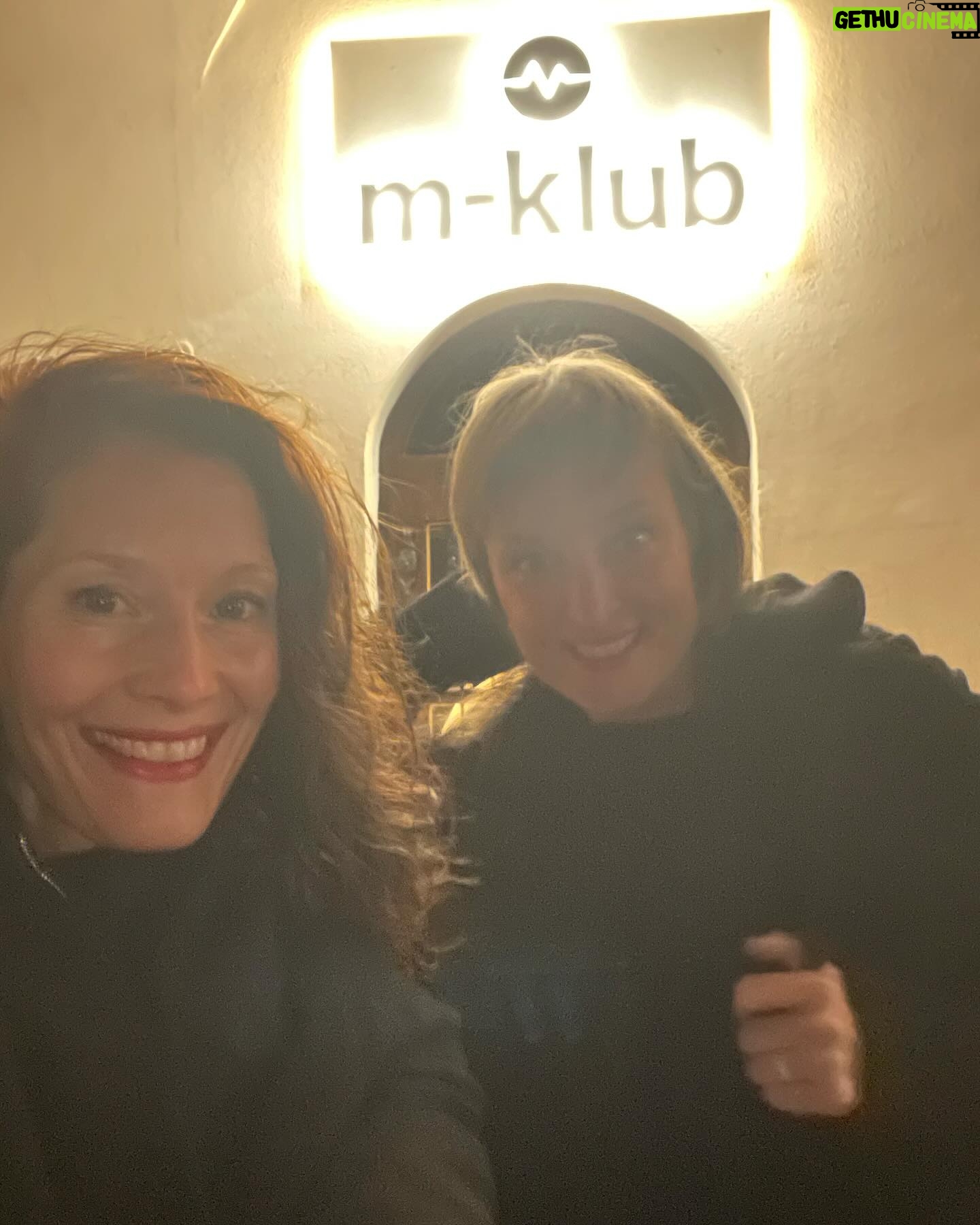 Barbora Seidlová - 383 Likes - To nemělo chybu! Děkujeme úžasným divákům z ValMezu… Marku Barošovi za skvělý servis, kuchtíkovi Frantovi za #vegan večeři, Áďe a Mie za to že nás vyvenčily… děkujem že si to můžeme takhle užívat! 💙