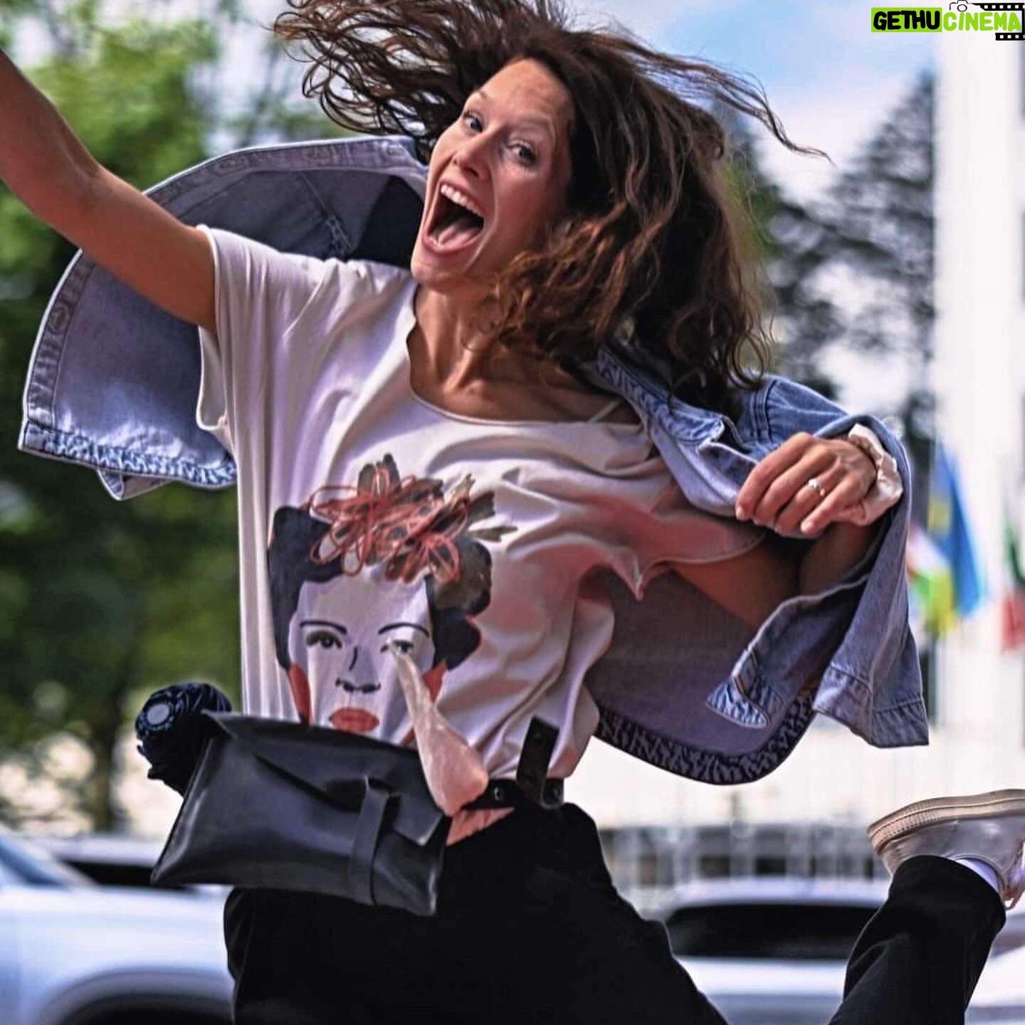 Barbora Seidlová - 637 Likes - Tak moooc jsme si letošní @zlinfilmfestival užily!!! Děkuji organizátorům za pozvání, díky tvůrcům za úžasné filmy, všem řidičům za to že jsou vždy k dispozici přesně tam kde je potřeba… všem dobrovolníkům a delegátům… Díky za všechna setkání a objetí se starými i novými známými … a hlavně vám divákům za to že vás máme, protože bez vás bychom byli skutečně “nahraní!!! 💚