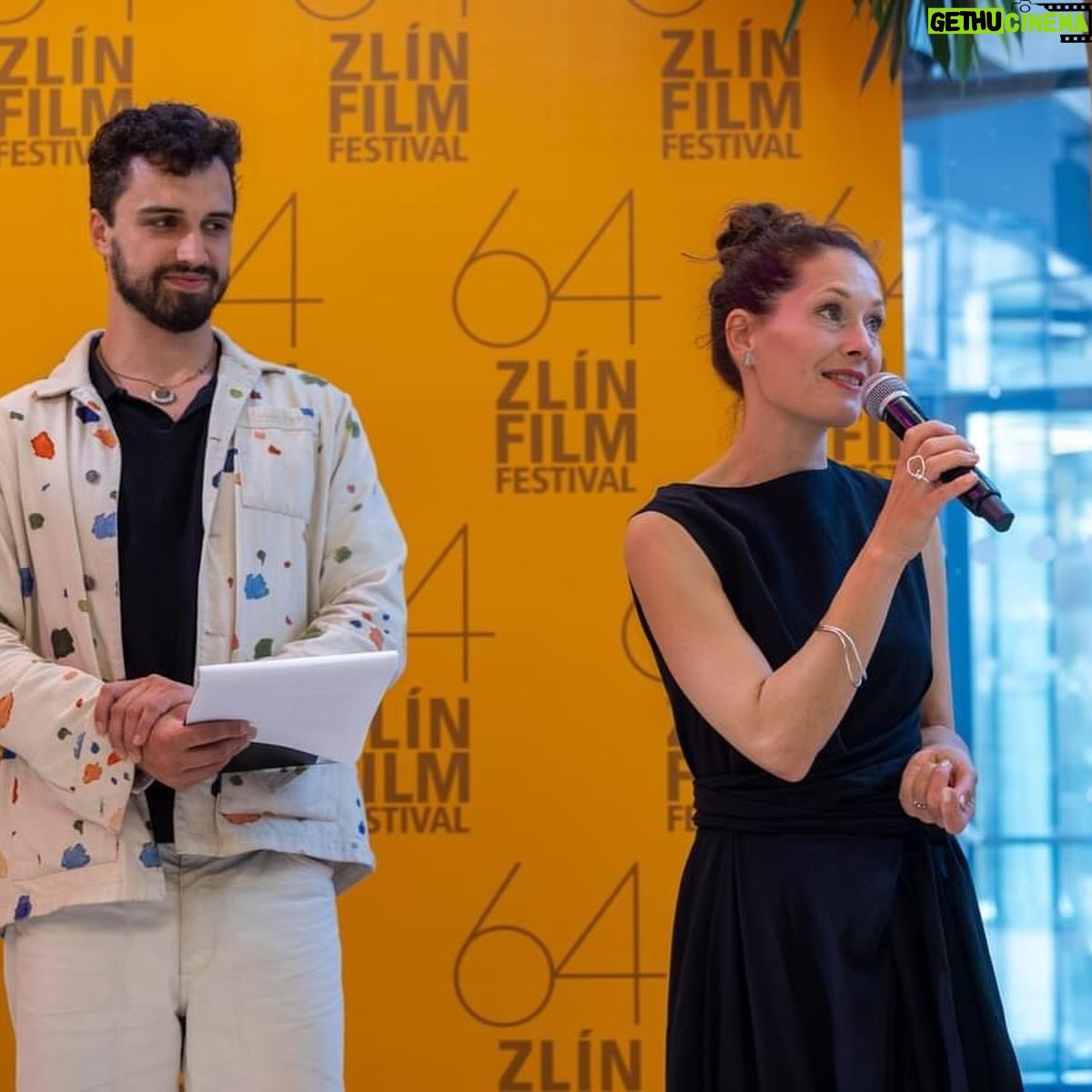 Barbora Seidlová - 637 Likes - Tak moooc jsme si letošní @zlinfilmfestival užily!!! Děkuji organizátorům za pozvání, díky tvůrcům za úžasné filmy, všem řidičům za to že jsou vždy k dispozici přesně tam kde je potřeba… všem dobrovolníkům a delegátům… Díky za všechna setkání a objetí se starými i novými známými … a hlavně vám divákům za to že vás máme, protože bez vás bychom byli skutečně “nahraní!!! 💚