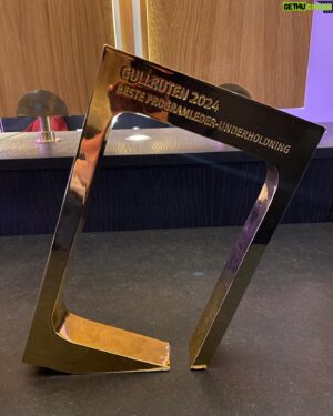 Bård Tufte Johansen Instagram - AKKURAT NÅ! AKKURAT NÅ! 2 priser er funnet forlatt på et rom.  Tyven har fått kalde føtter og forlatt Bergen.  Gullet er reddet.