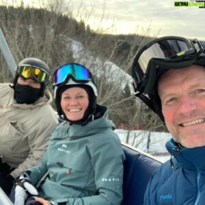 Bård Tufte Johansen Instagram - Skidag med jobben. Alle valgte slalom! @nille.soerensen @goldeninsta