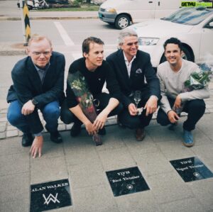 Bård Ylvisåker Instagram - @alanwalkermusic stilte uten maske på #bergenwalkoffame 📷:@palschaathun