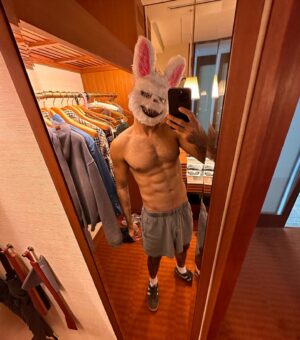 Bardia Zeinali Instagram - Everyone’s getting married, buying homes, having kids and I’m just out here, alone in Tokyo, on my birthday, working out, eating vegetables and shopping for sweaters and I wouldn’t change it for the world !