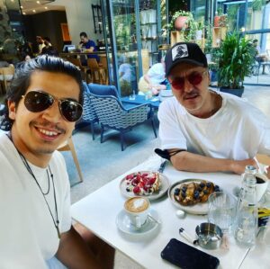 Barış Falay Instagram - Kardeşim @lorinmerhart ile repo keyfi...Ağzınızın tadı hiç bozulmasın.#yaz #kahvekeyfi